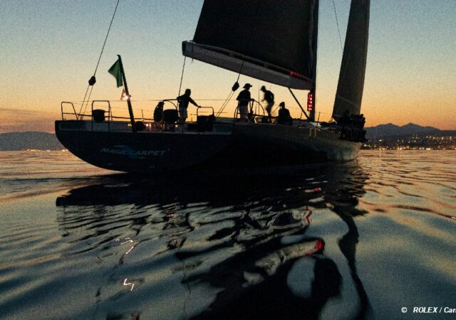 Maxi_Magic_Carpet_Cubed