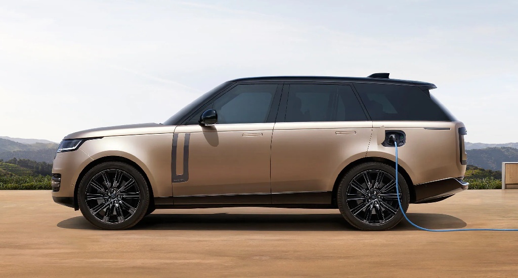 2022 SailGP - Range Rover SV EH
