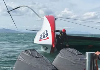 AC38 AC40 GB1 Capsize