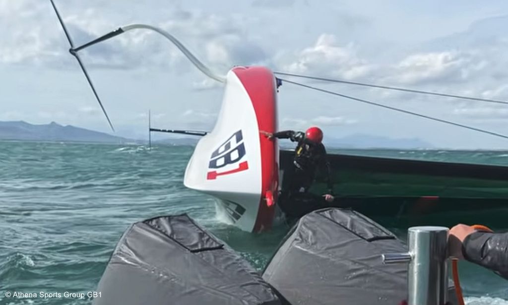 AC38 AC40 GB1 Capsize